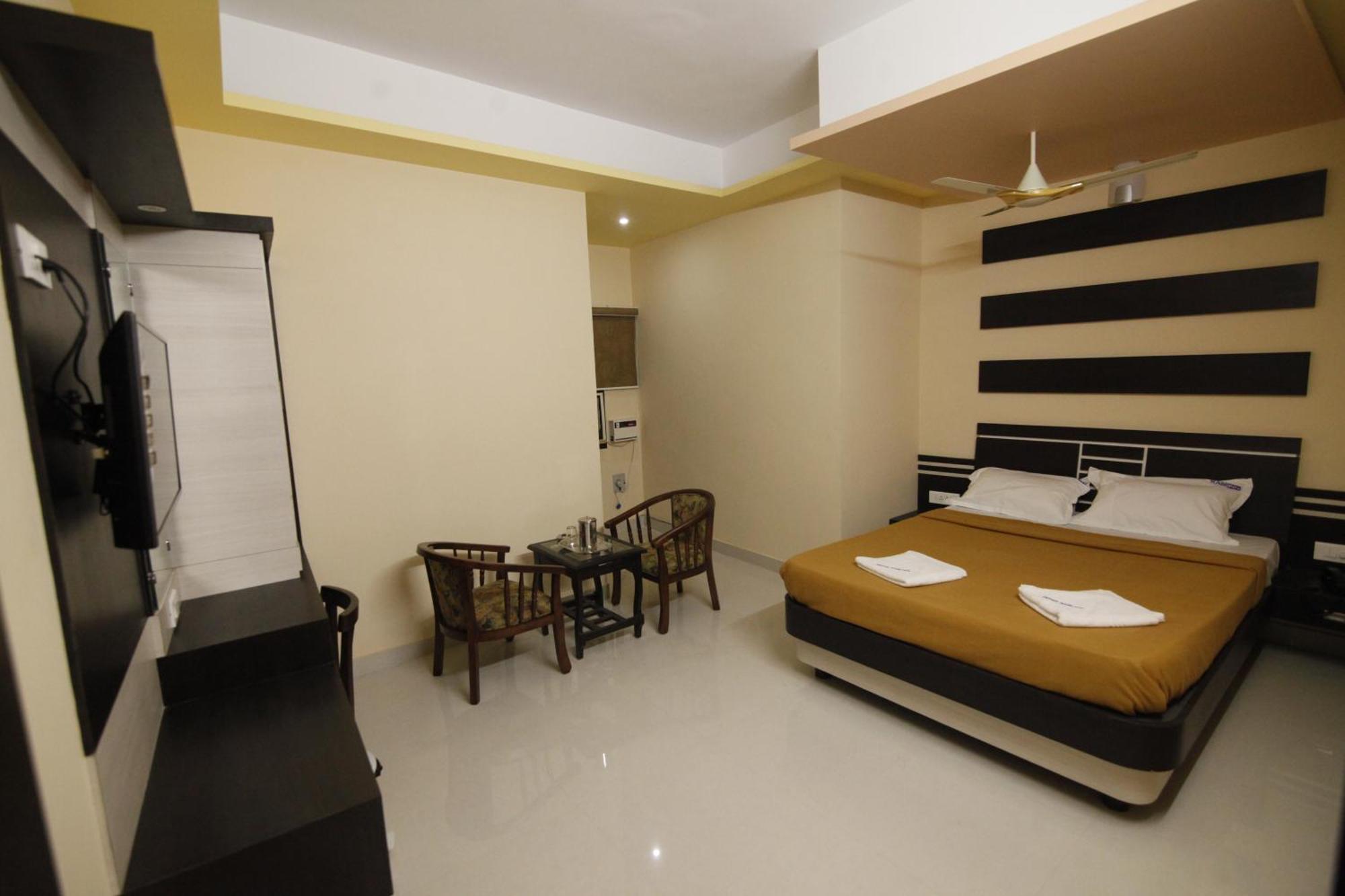 Hotel Kasi Inn Танджавур Экстерьер фото